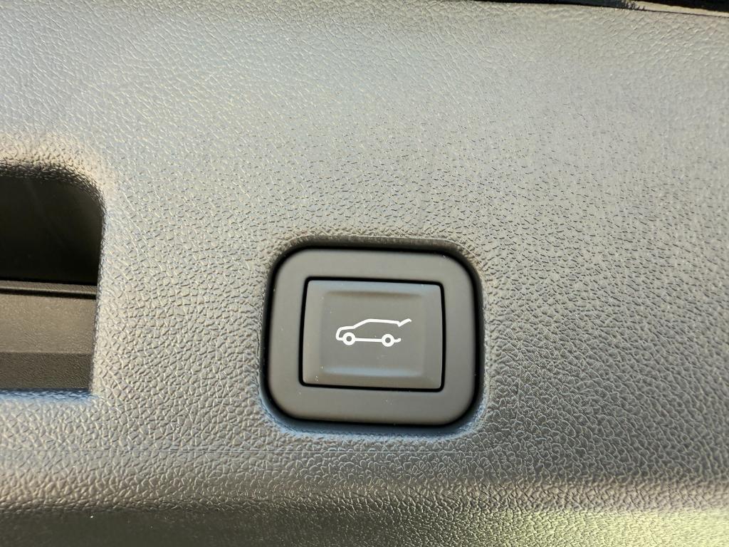 new 2025 Chevrolet Traverse car, priced at $58,019
