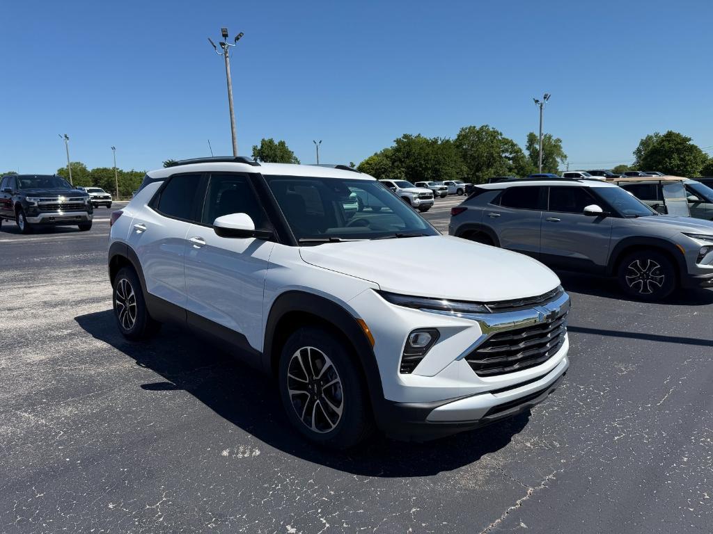 new 2025 Chevrolet TrailBlazer car, priced at $26,731