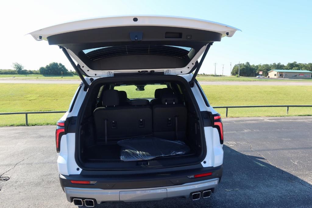 new 2026 Chevrolet Traverse car, priced at $42,378