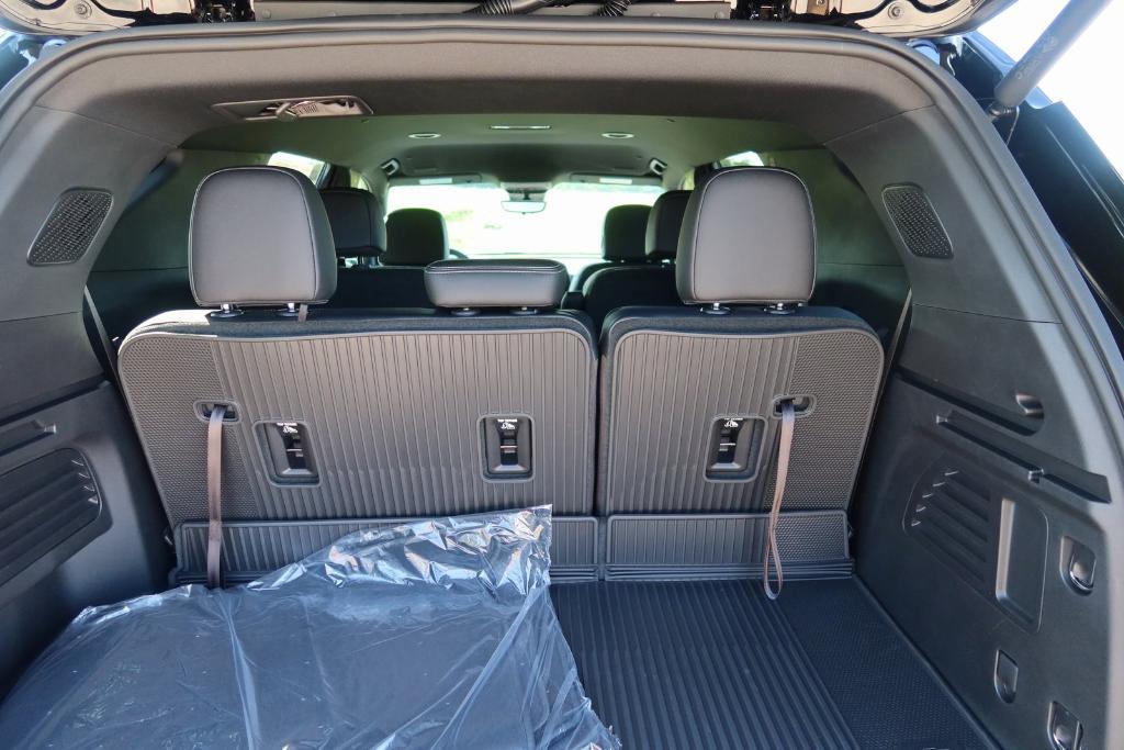new 2026 Chevrolet Traverse car, priced at $44,099