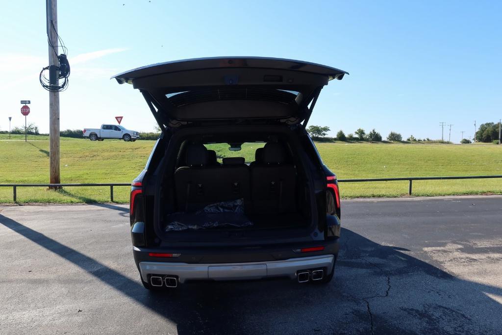 new 2026 Chevrolet Traverse car, priced at $44,099