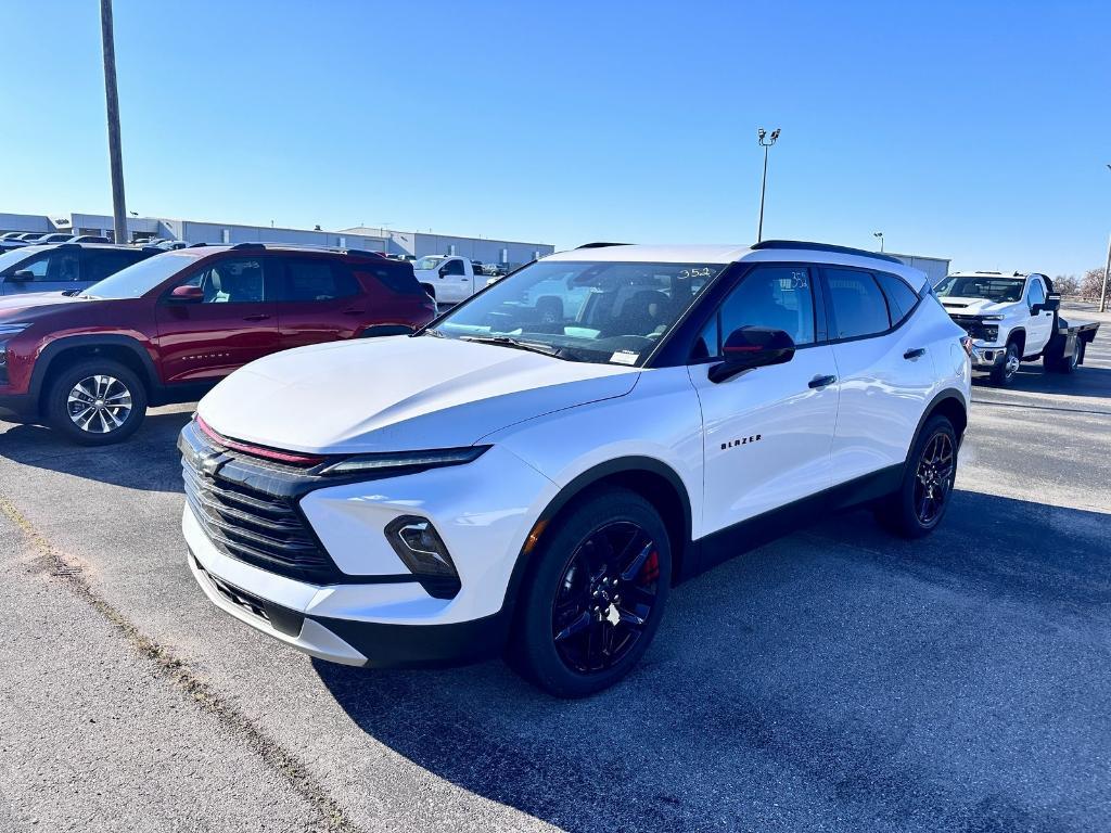 new 2025 Chevrolet Blazer car, priced at $38,702