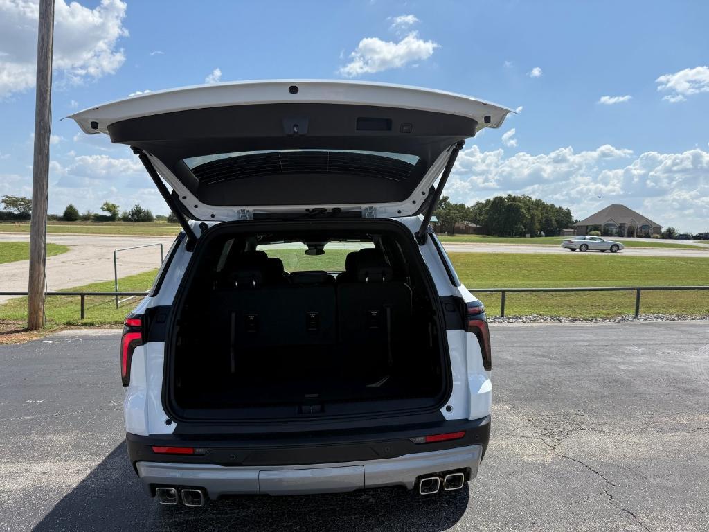 new 2026 Chevrolet Traverse car, priced at $41,593