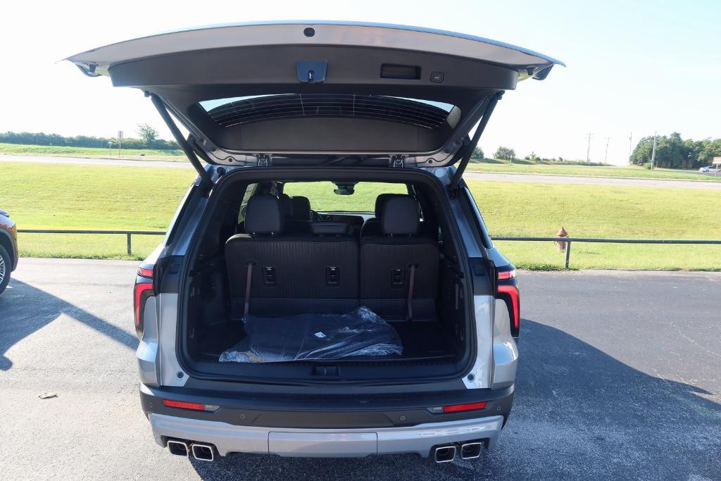 new 2026 Chevrolet Traverse car, priced at $44,558