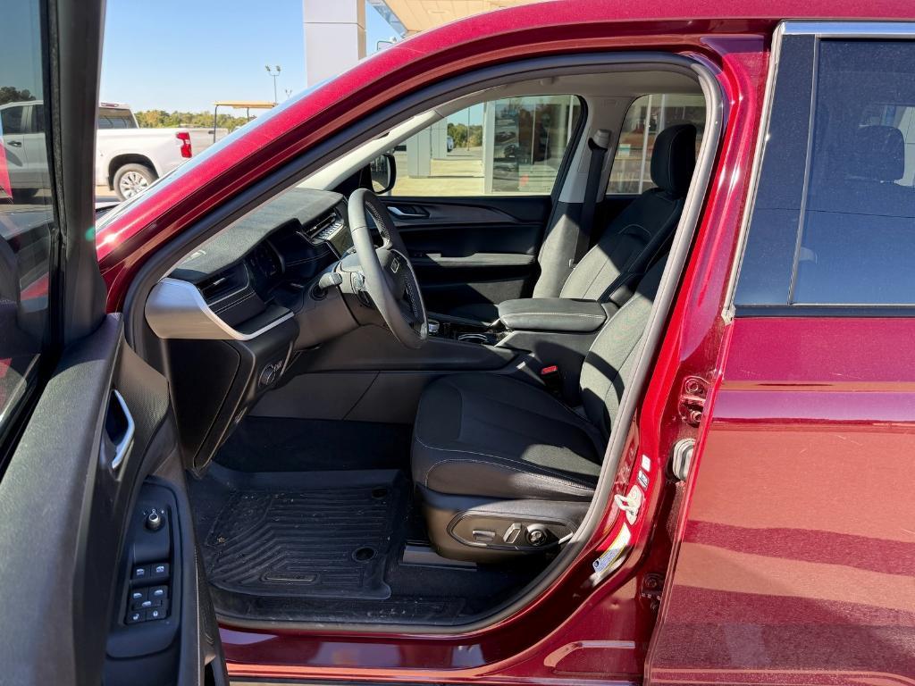 used 2023 Jeep Grand Cherokee car, priced at $30,234