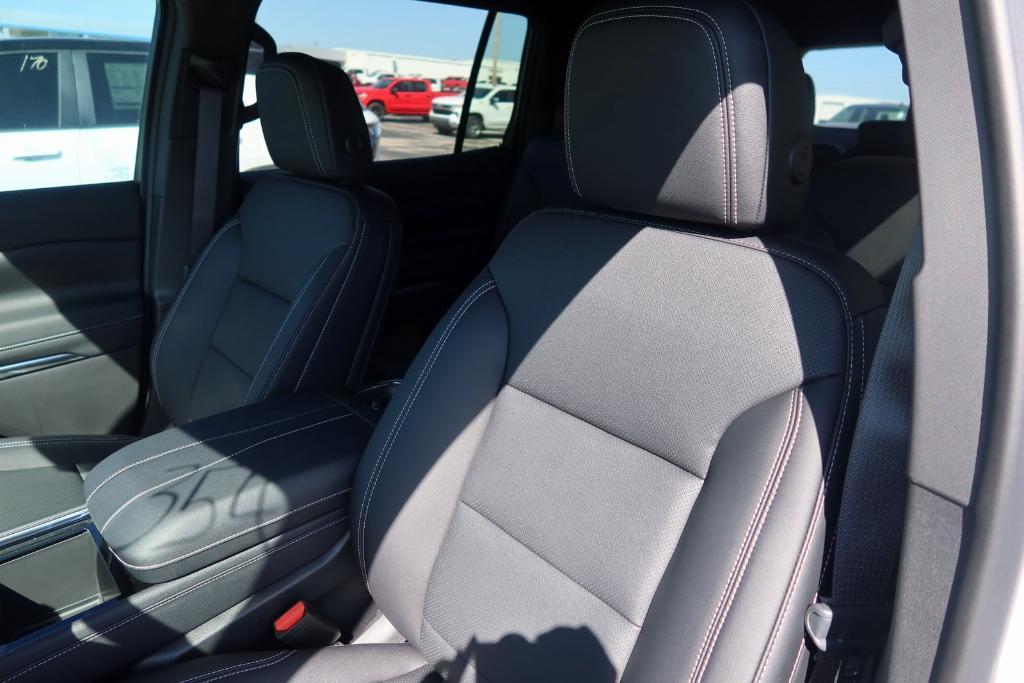 new 2025 Chevrolet Traverse car, priced at $44,045