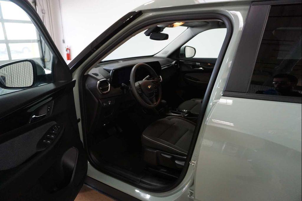 used 2025 Chevrolet TrailBlazer car, priced at $26,888