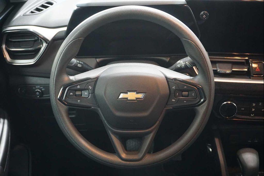 used 2025 Chevrolet TrailBlazer car, priced at $26,888