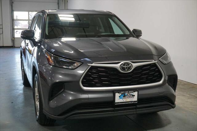 used 2023 Toyota Highlander car, priced at $33,999