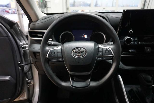 used 2023 Toyota Highlander car, priced at $34,999