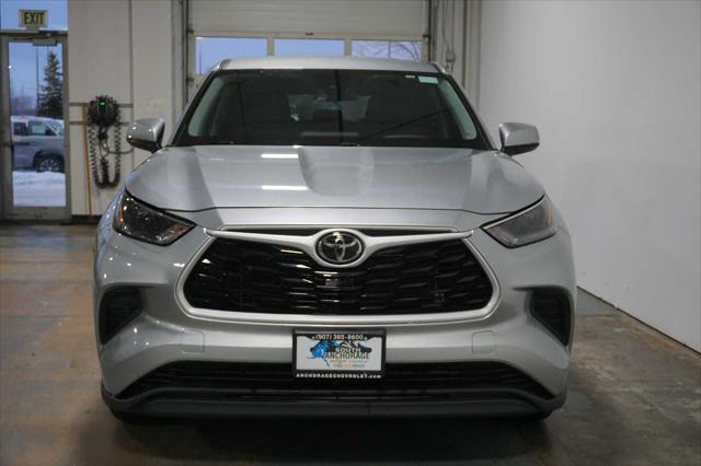 used 2023 Toyota Highlander car, priced at $34,999