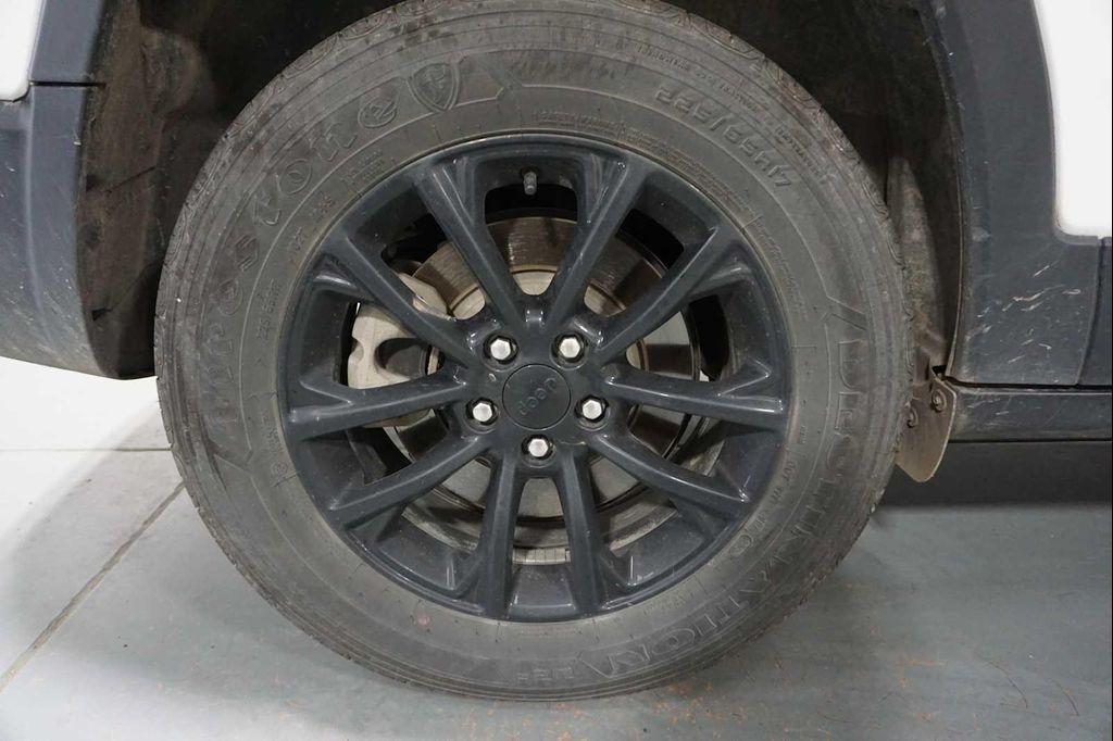 used 2023 Jeep Cherokee car, priced at $23,955