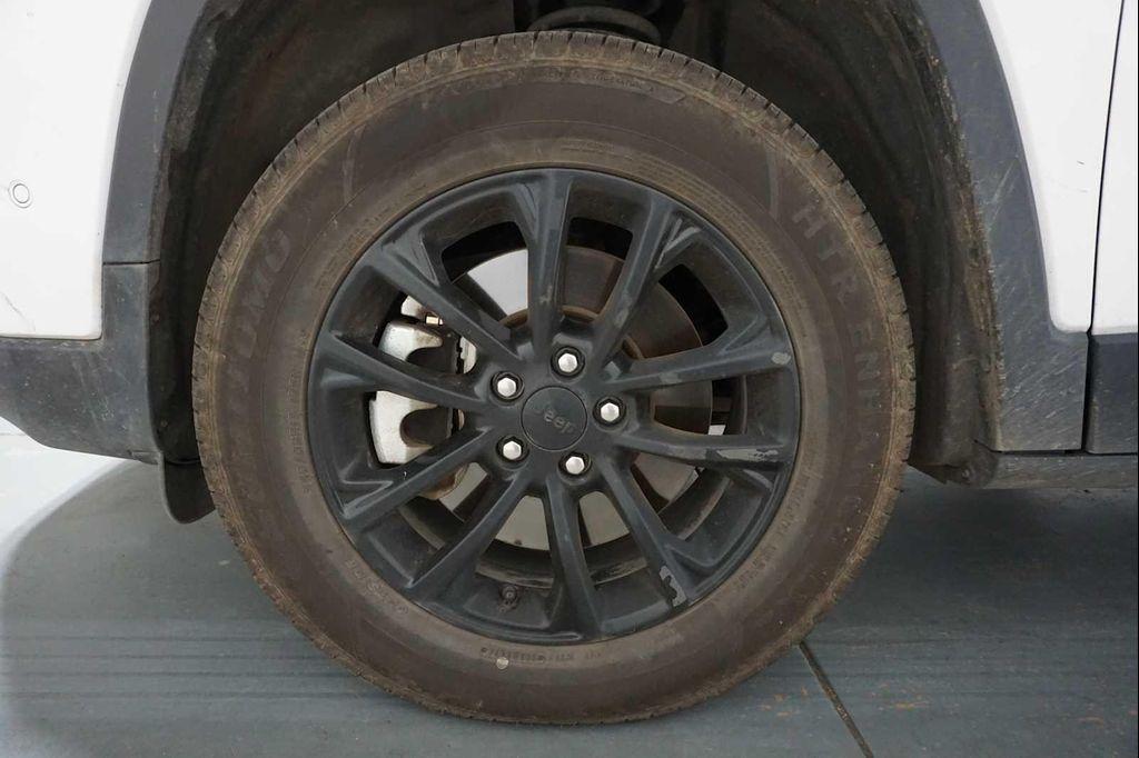 used 2023 Jeep Cherokee car, priced at $23,955