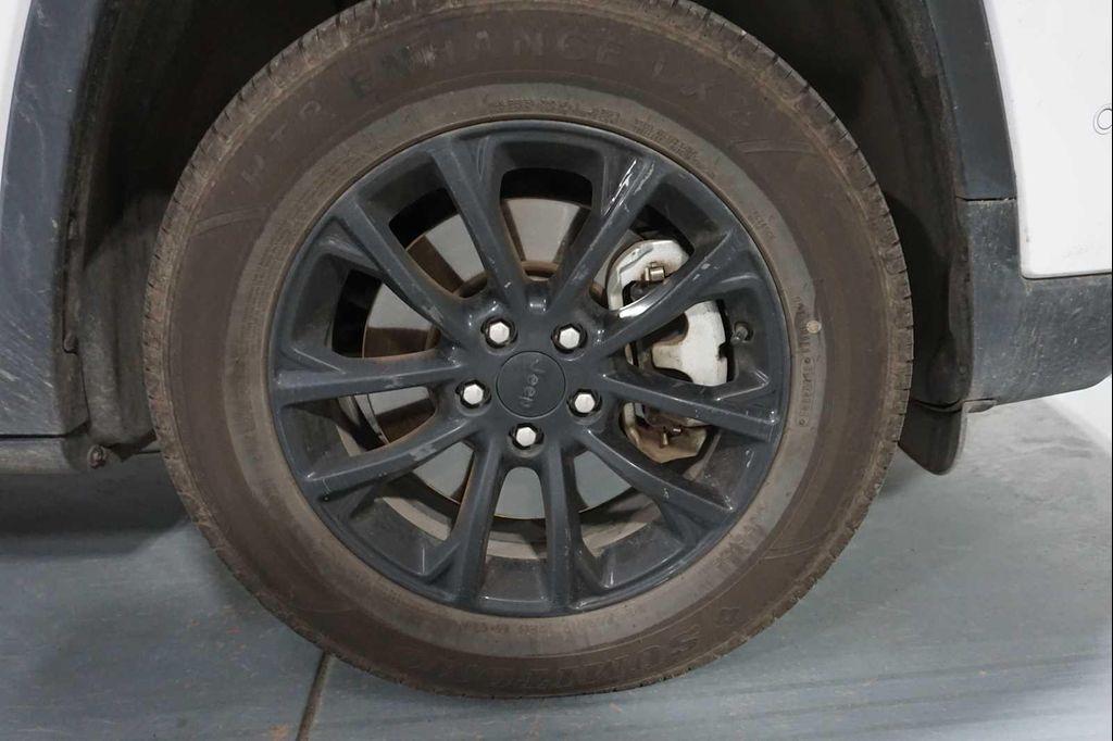 used 2023 Jeep Cherokee car, priced at $23,955