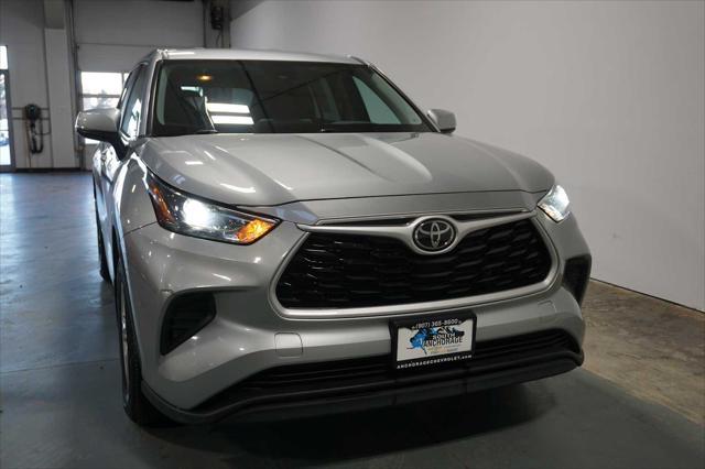 used 2023 Toyota Highlander car, priced at $33,999