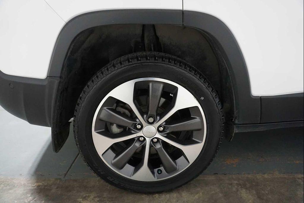 used 2022 Jeep Cherokee car, priced at $24,955