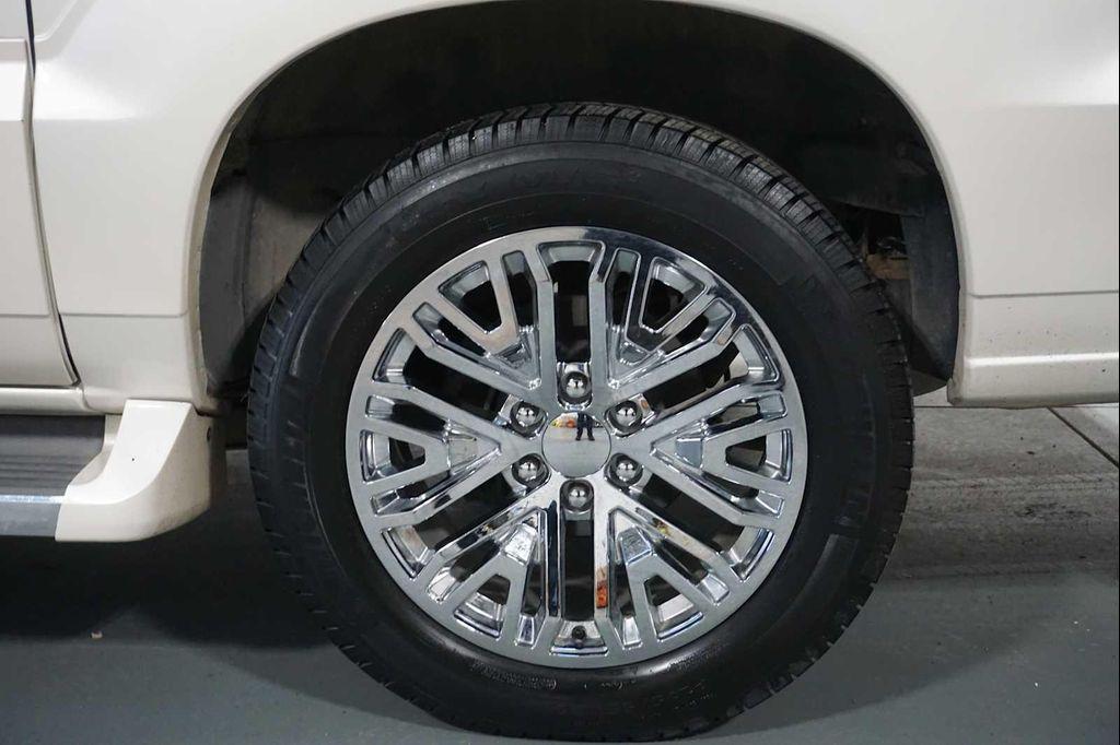 used 2006 Cadillac Escalade ESV car, priced at $9,999