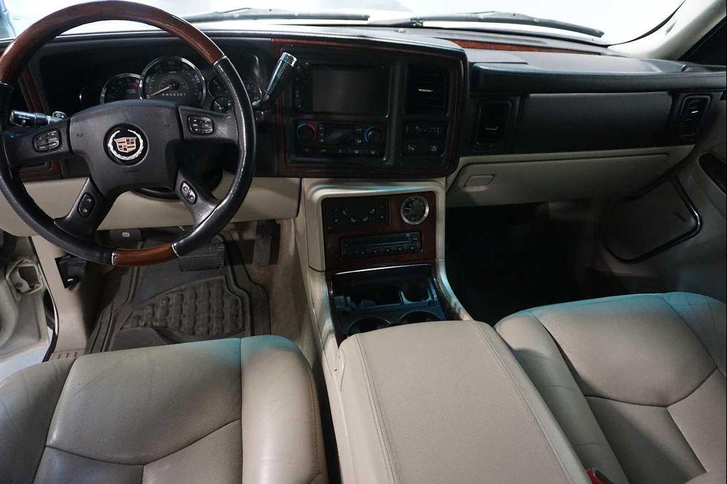 used 2006 Cadillac Escalade ESV car, priced at $9,999