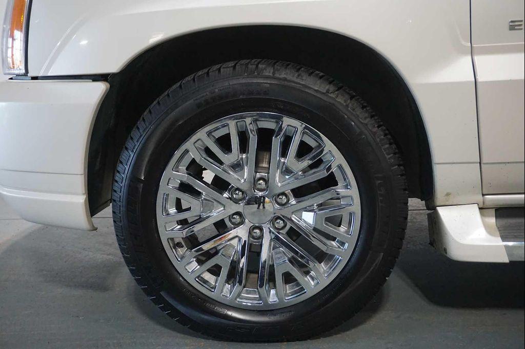 used 2006 Cadillac Escalade ESV car, priced at $9,999