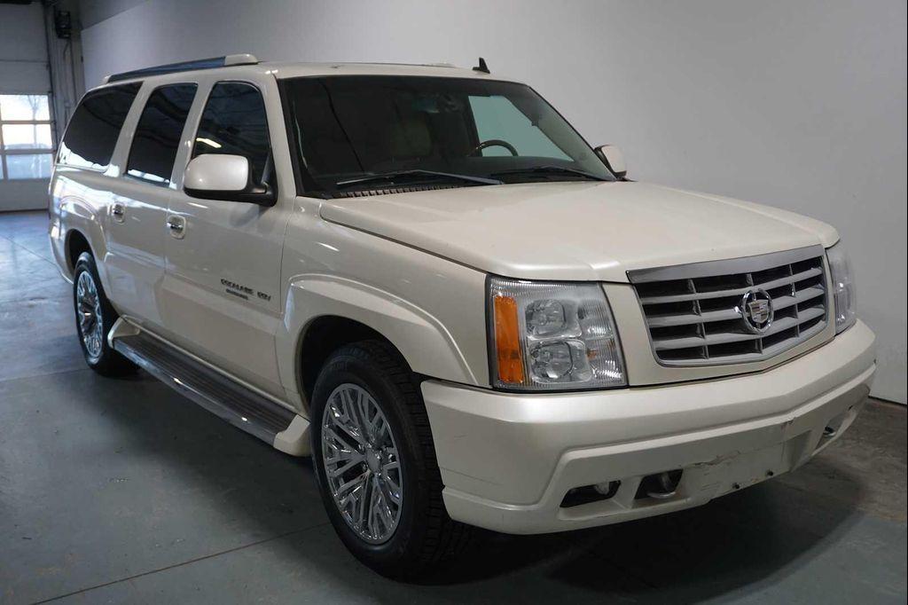 used 2006 Cadillac Escalade ESV car, priced at $9,999