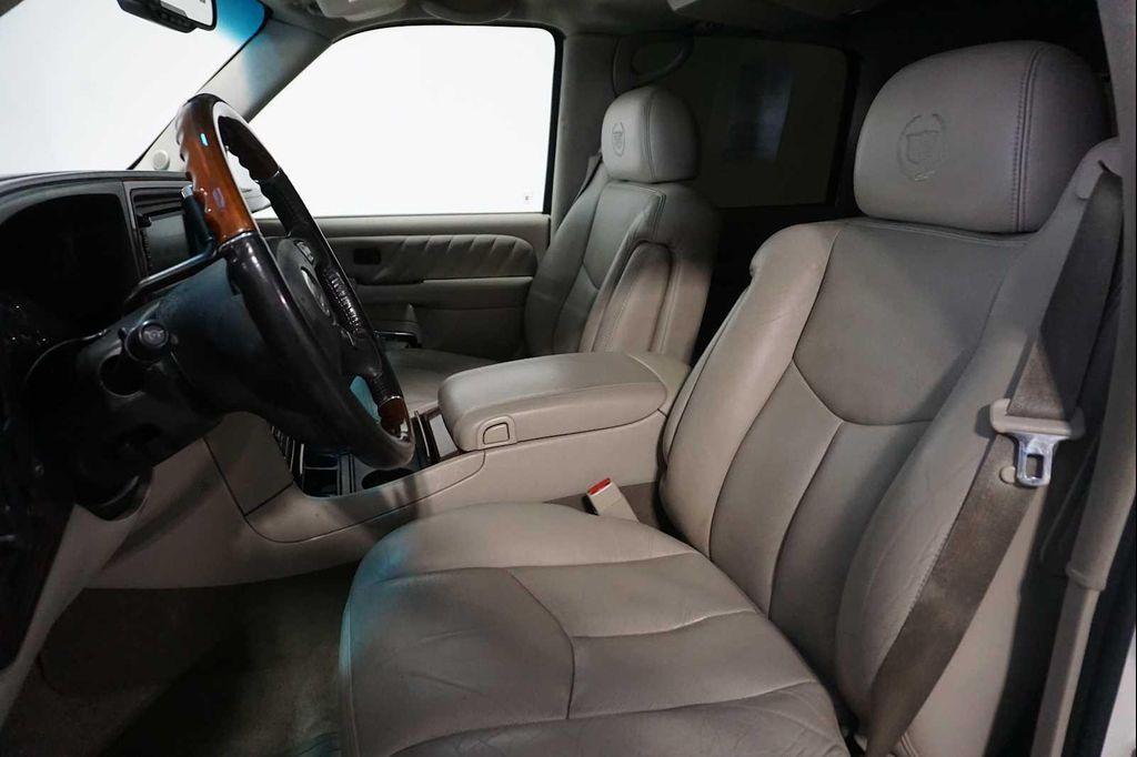 used 2006 Cadillac Escalade ESV car, priced at $9,999