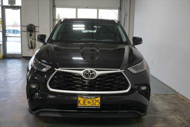 used 2022 Toyota Highlander car, priced at $34,999