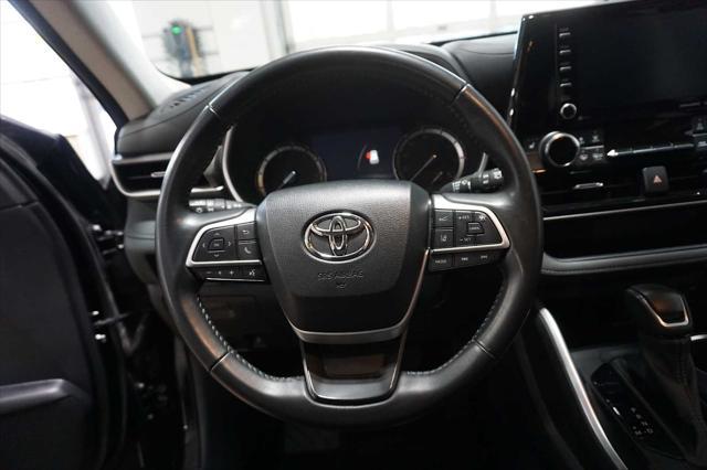 used 2022 Toyota Highlander car, priced at $34,999