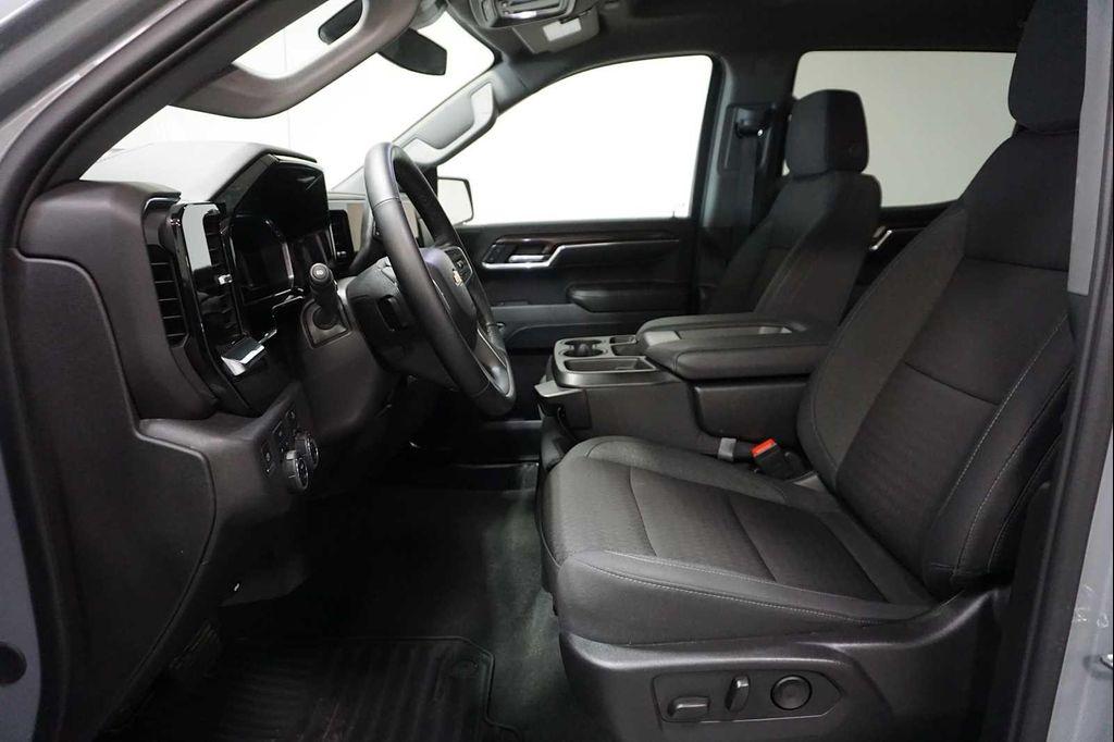 used 2024 Chevrolet Silverado 1500 car, priced at $43,900
