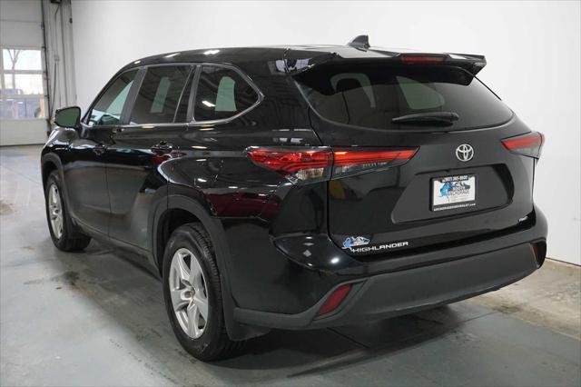 used 2023 Toyota Highlander car, priced at $33,999