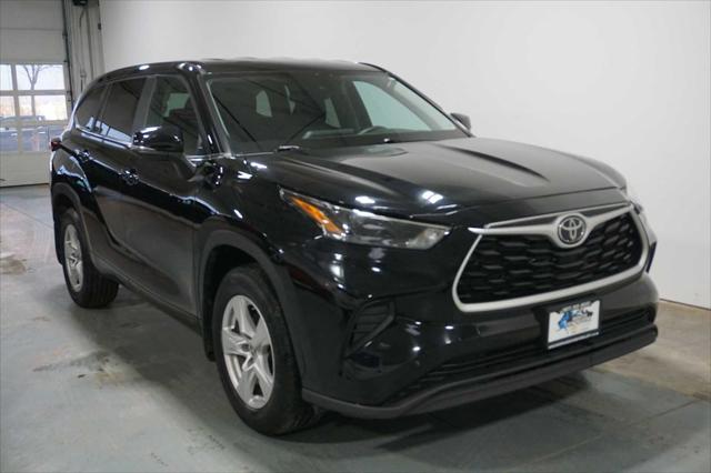 used 2023 Toyota Highlander car, priced at $33,999