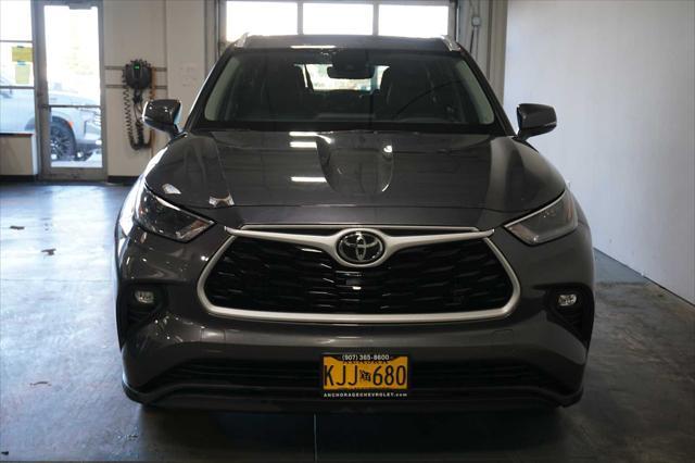 used 2022 Toyota Highlander car, priced at $33,999