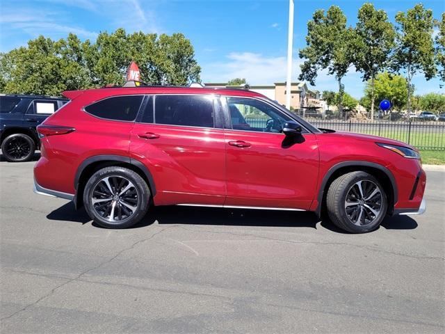 used 2021 Toyota Highlander car, priced at $35,988