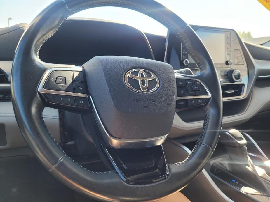 used 2021 Toyota Highlander car, priced at $33,030