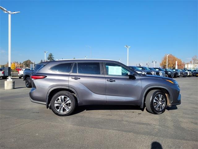 used 2022 Toyota Highlander car, priced at $35,963