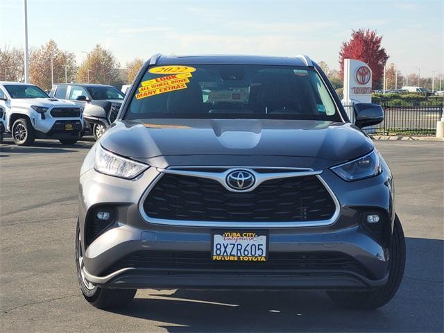 used 2022 Toyota Highlander car, priced at $35,963