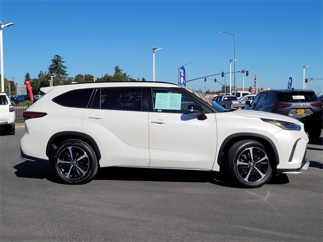 used 2021 Toyota Highlander car, priced at $34,988