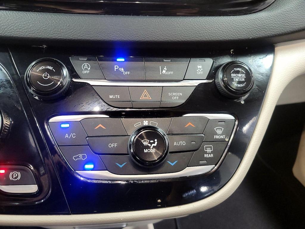 used 2023 Chrysler Pacifica car, priced at $25,998