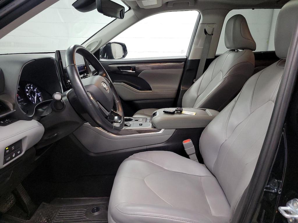 used 2021 Toyota Highlander car, priced at $36,998