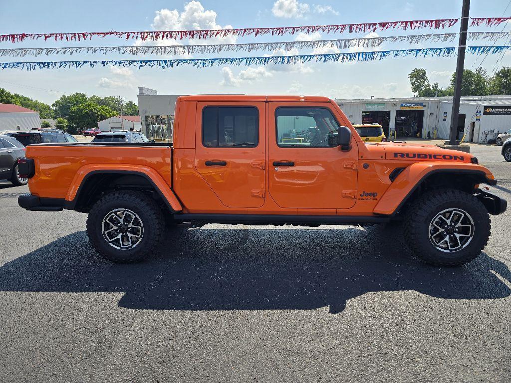 new 2025 Jeep Gladiator car, priced at $55,438