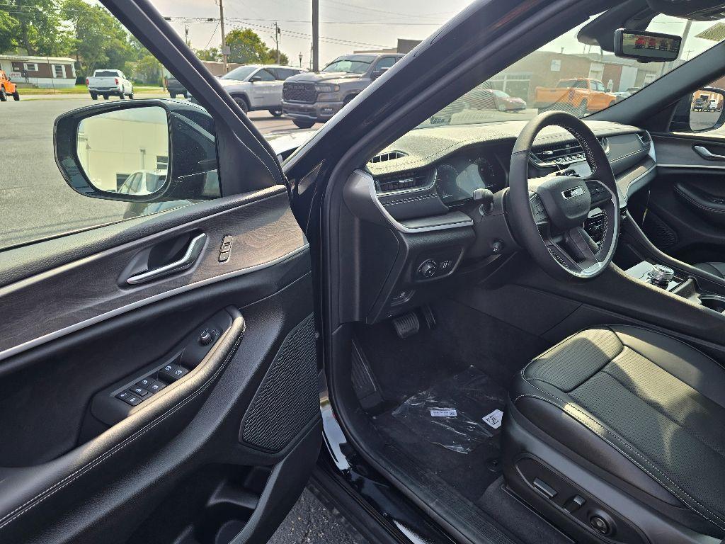 new 2025 Jeep Grand Cherokee L car, priced at $46,471