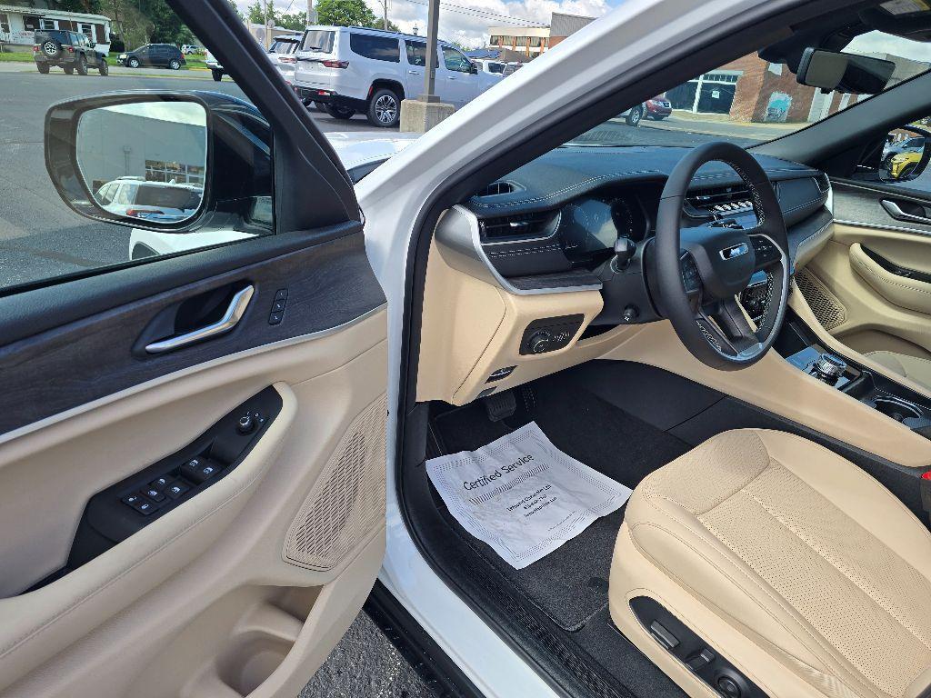 new 2025 Jeep Grand Cherokee car, priced at $52,340