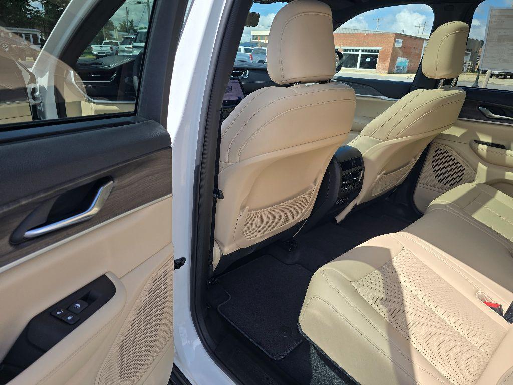 new 2025 Jeep Grand Cherokee car, priced at $52,340