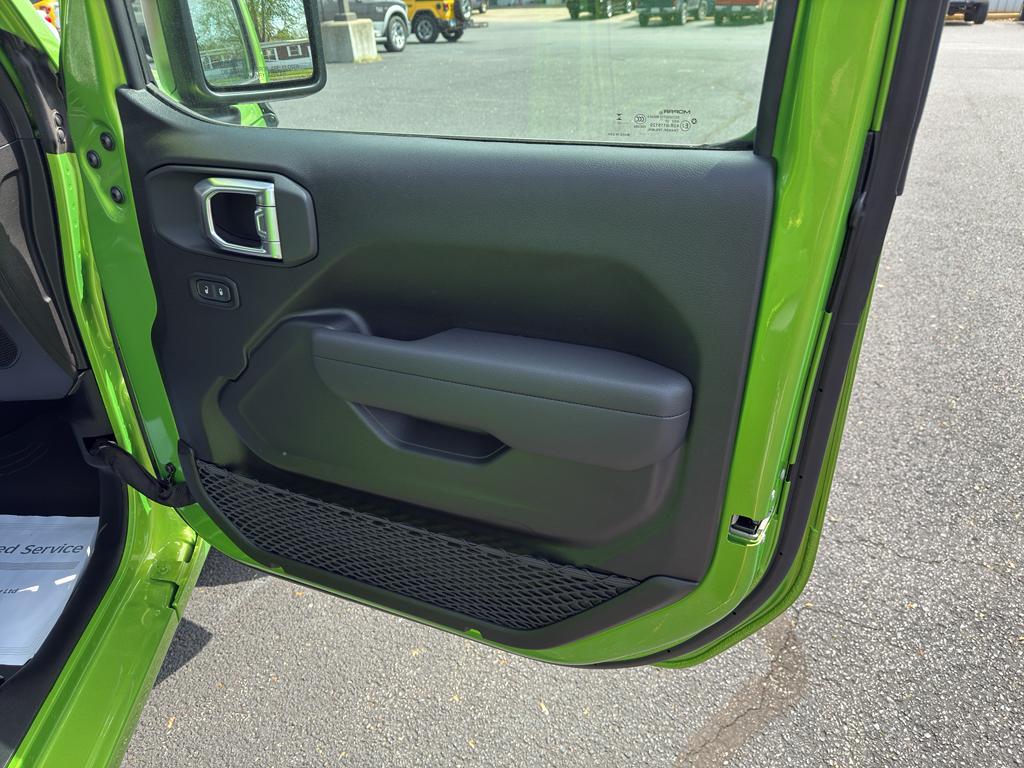 new 2025 Jeep Wrangler car, priced at $50,340