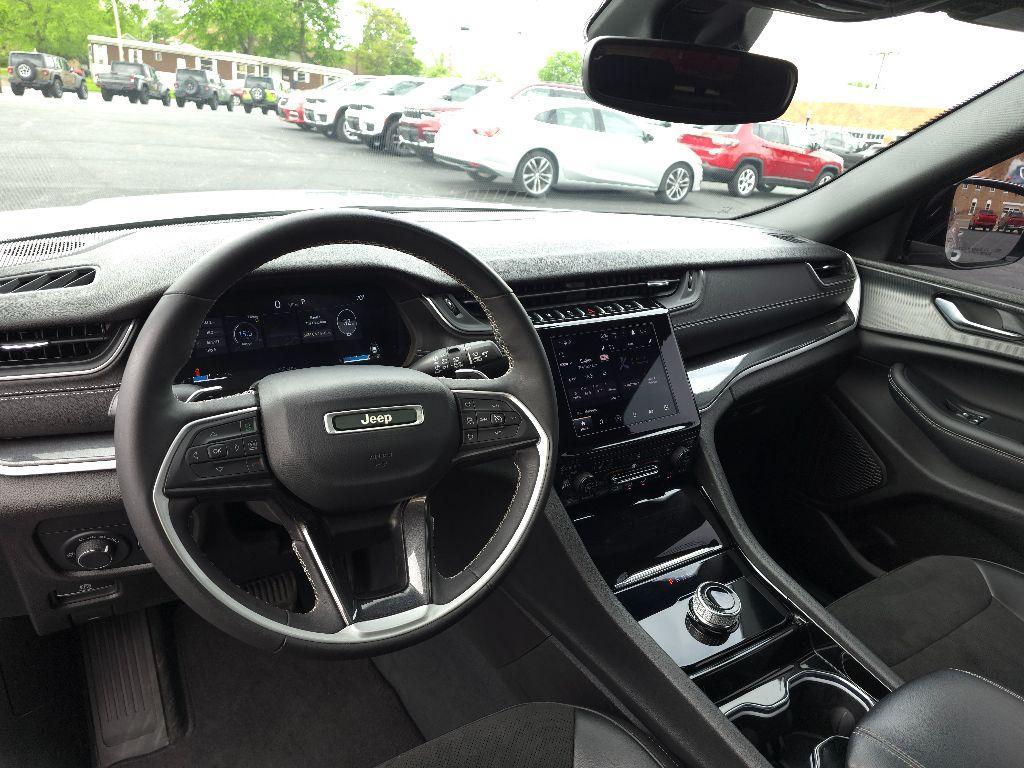 used 2023 Jeep Grand Cherokee car, priced at $36,555