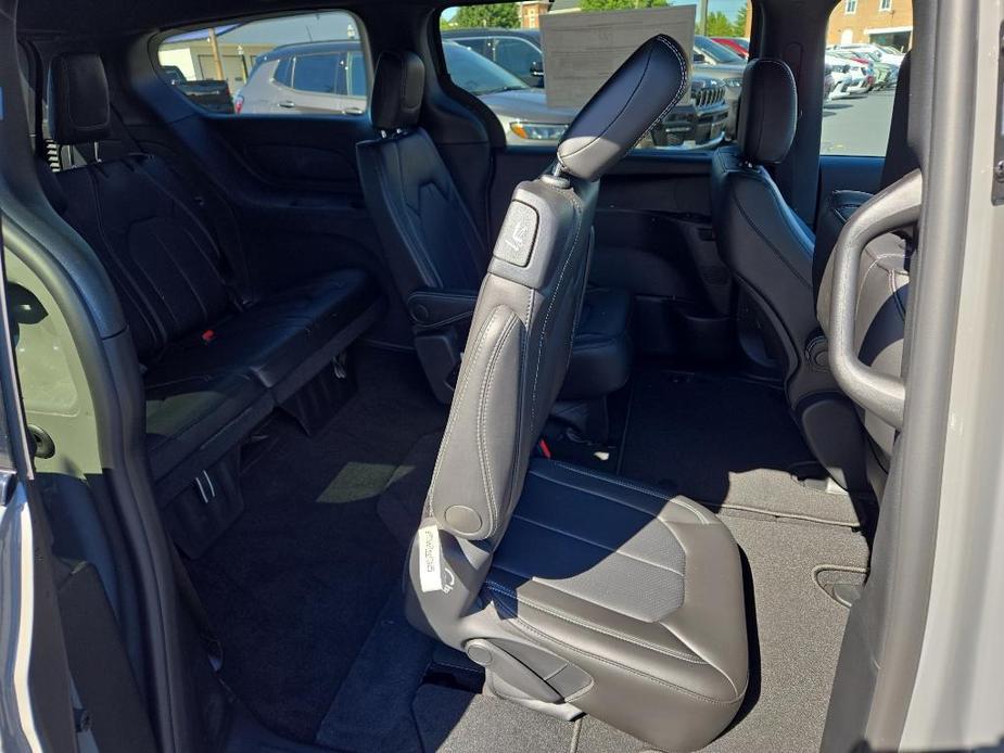 new 2024 Chrysler Pacifica car, priced at $47,435