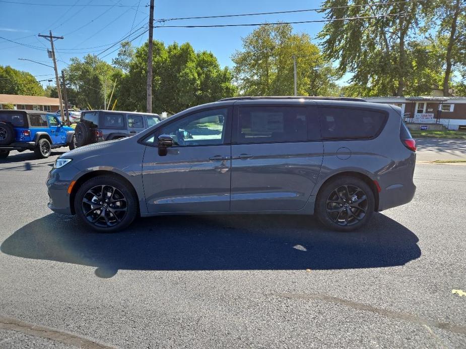 new 2024 Chrysler Pacifica car, priced at $47,435