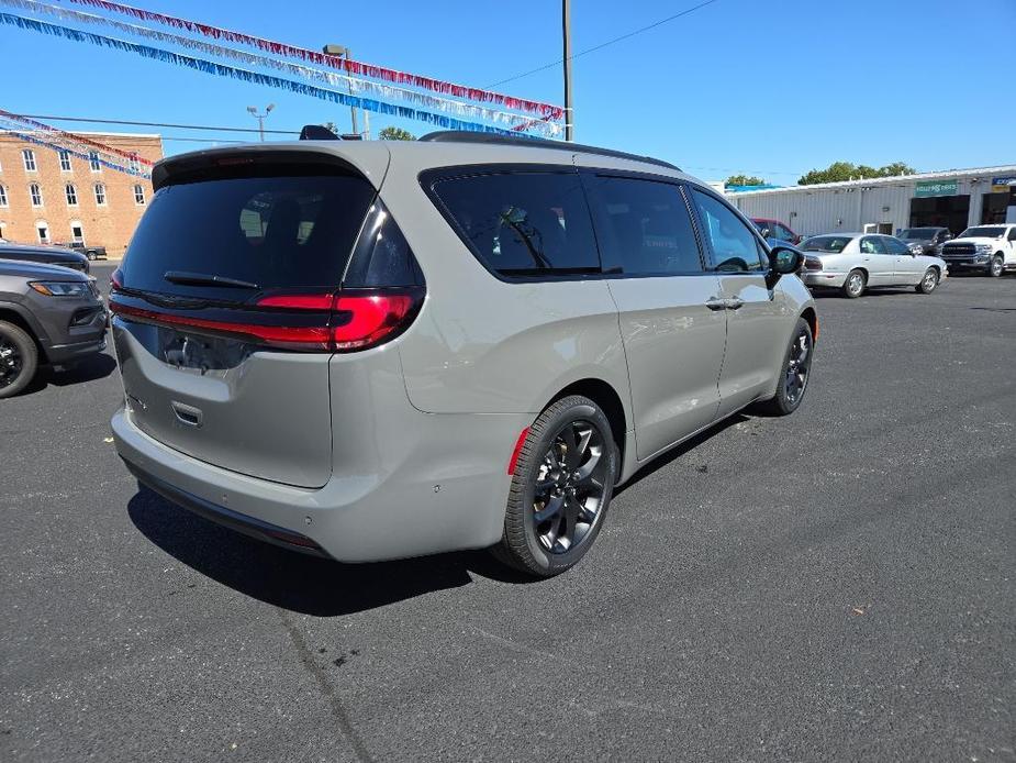 new 2024 Chrysler Pacifica car, priced at $47,435