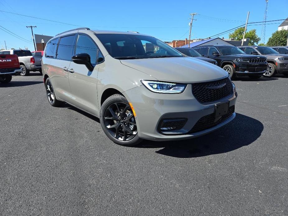 new 2024 Chrysler Pacifica car, priced at $47,435