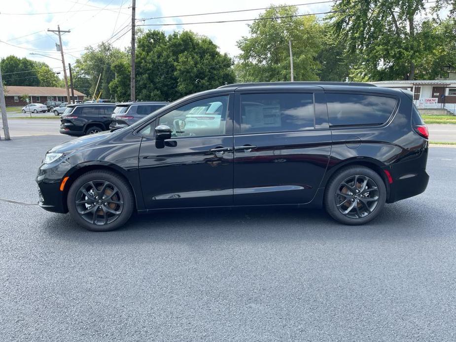 new 2024 Chrysler Pacifica car, priced at $46,220