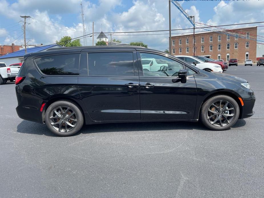 new 2024 Chrysler Pacifica car, priced at $46,220